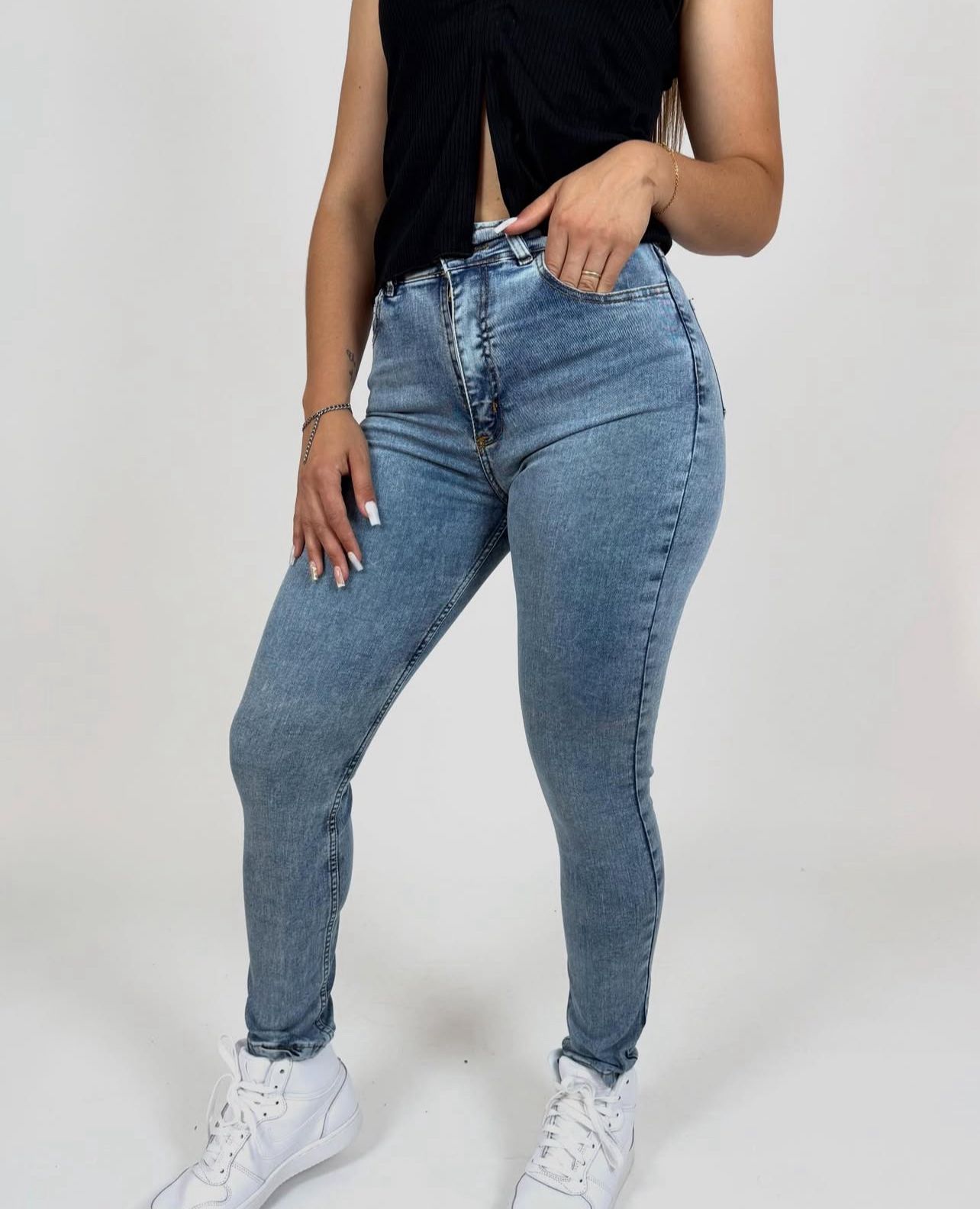 SKINNY NOVA